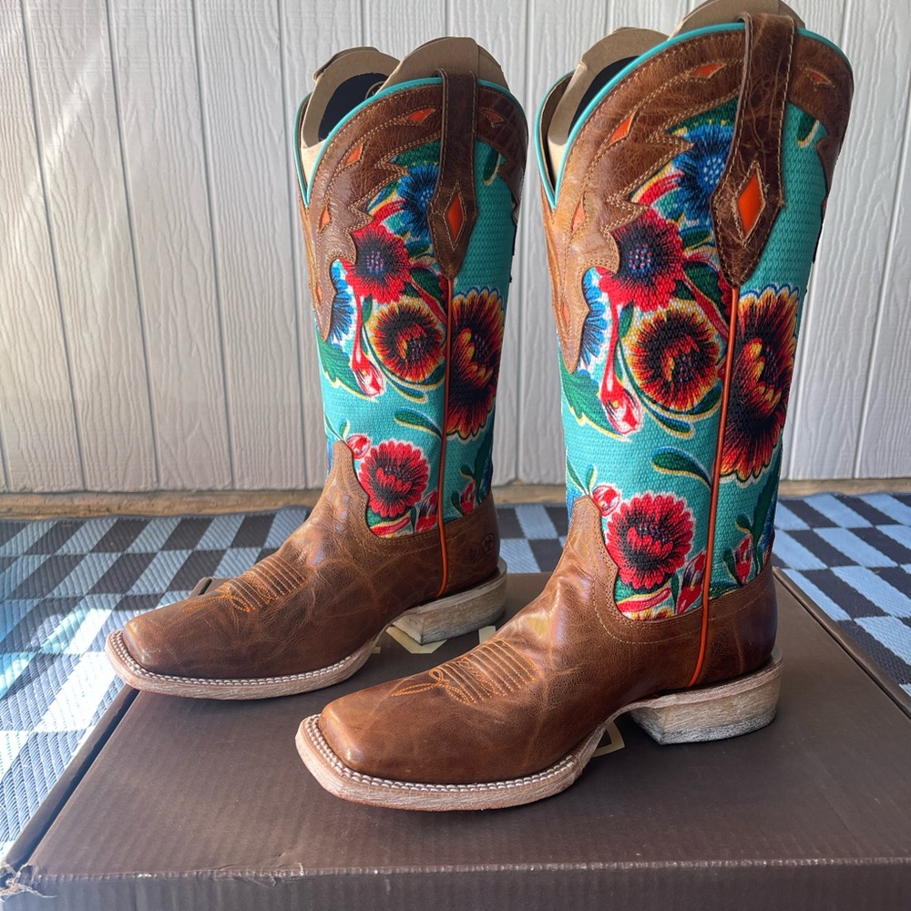 Brand New ARIAT Cowgirl Boots